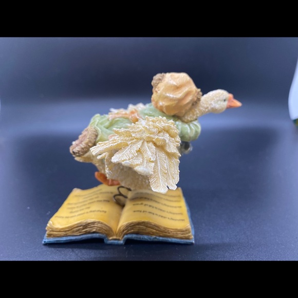 Boyds Bears: Old Mother Goosebeary - 1st Edition 1E/2510 # 2457 - Series #7 - Picture 2 of 6